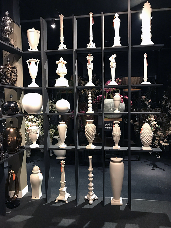 Stout library met vintage en design ceramics